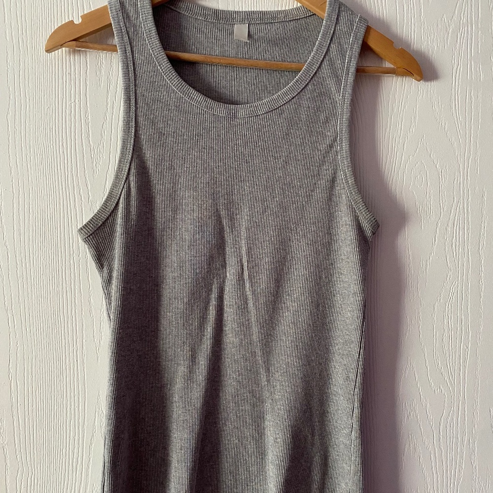 2 Tank Tops